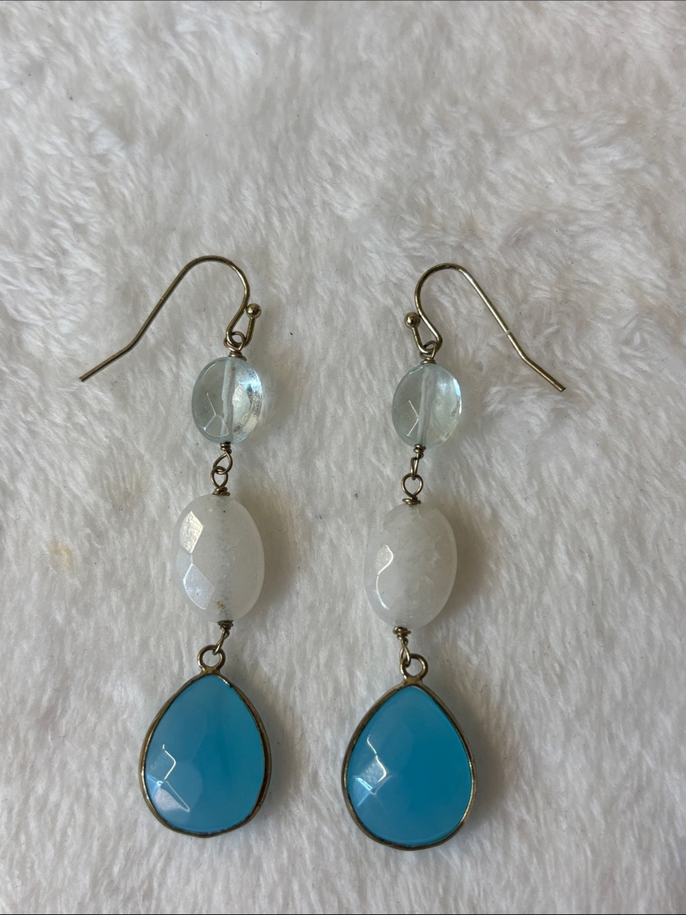White Jade and Acrylic Dangle Drop Gold Tone Earrings 2-1/2”